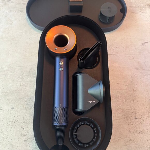 Dyson Supersonic Hair Dryer (5 Attachments) – Brand New in Box - Ships Today - Picture 3 of 15